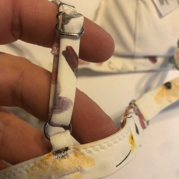 H&M Size 6 White Floral Scalloped Edge Adjustable Fit Padded Swim Bikini Top - Picture 9 of 10